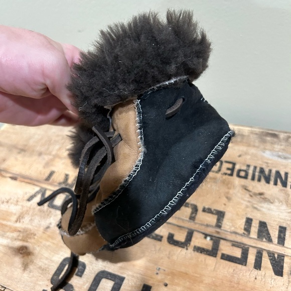 6-9 months booties - Picture 4 of 5